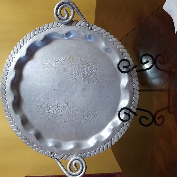 ROUND LARGE ALUMINUM TRAY W HANDLES W EMBOSSED CHRYSANTHEMUM NO STAMP - Picture 4 of 4